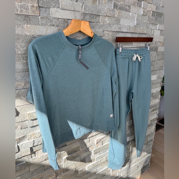 VUORI WOMEN'S DAYDREAM CREW AND JOGGER SET SMOKE BLUE SMALL - Picture 6 of 16